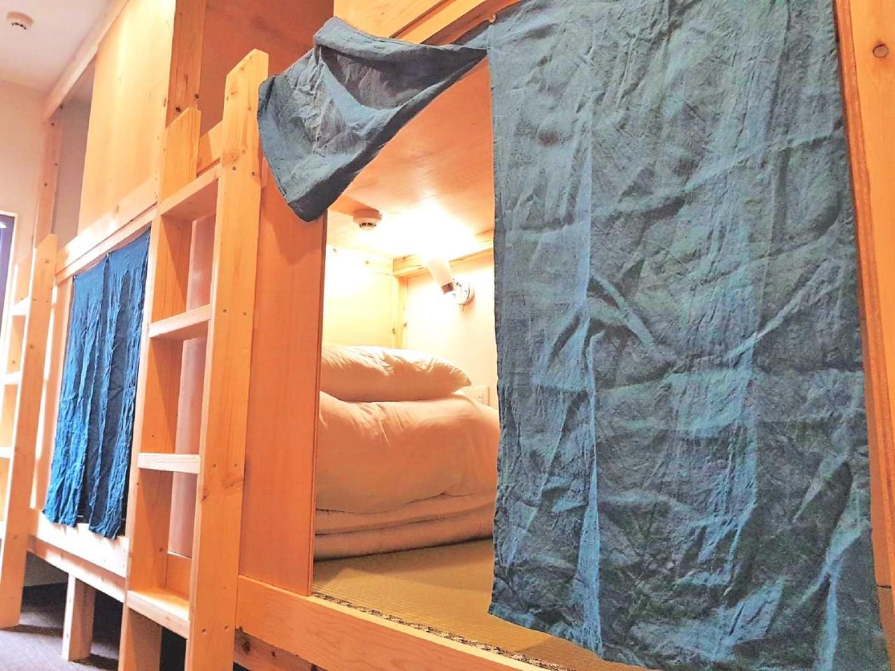 Hostel En *